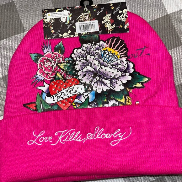 Ed Hardy NWOT! Black and Pink Beanie Set - Picture 3 of 7